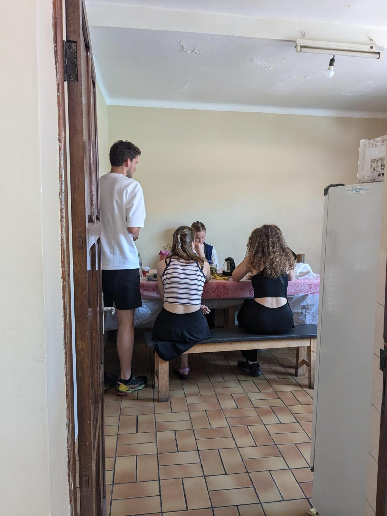 סוקרה Spanish Friends מראה חיצוני תמונה